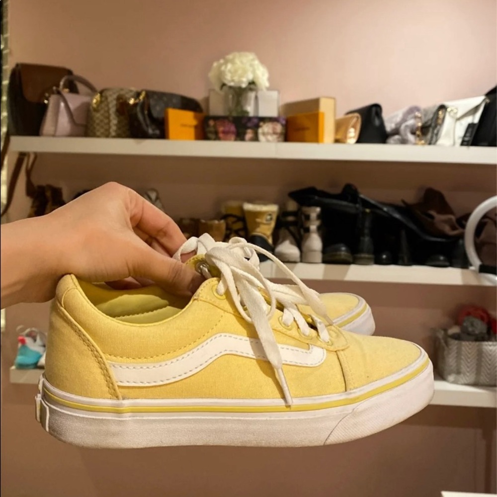 Vans - Picture 2 of 4